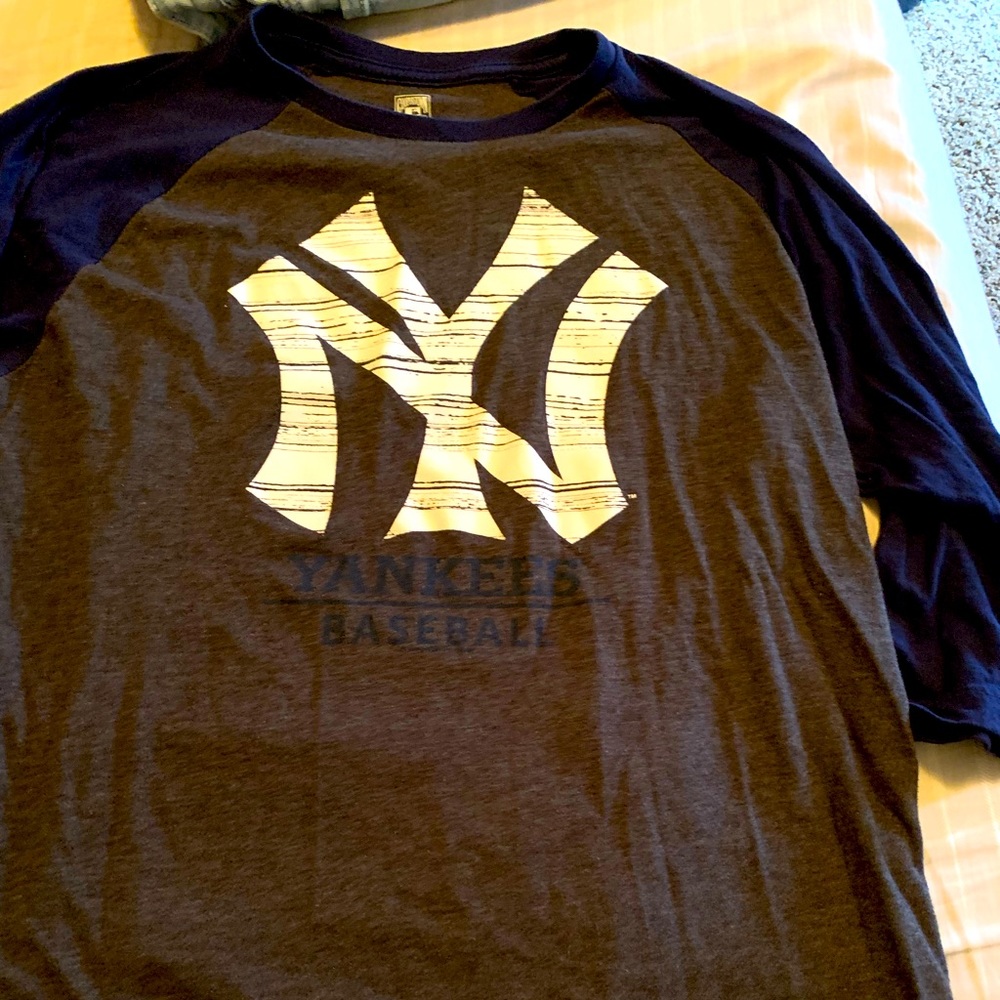 Women’s Large New York Yankees 3 Quarter Sleeve